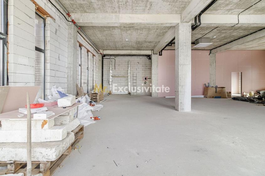 Spațiu comercial, de 924 mp, în Tunari