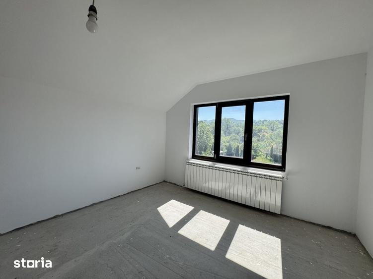 Casă cu 6 camere cu Teren 2147 Mp în Cetățeni