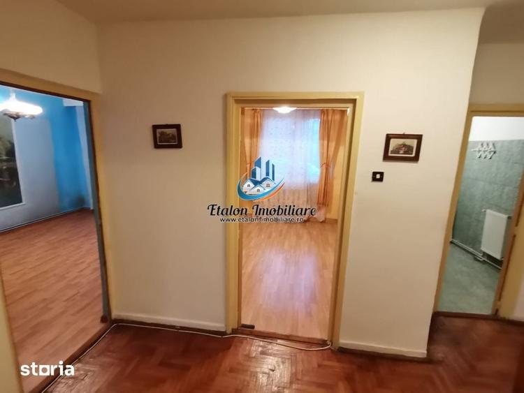 Apartament cu 3 camere decomandat în 1 Mai