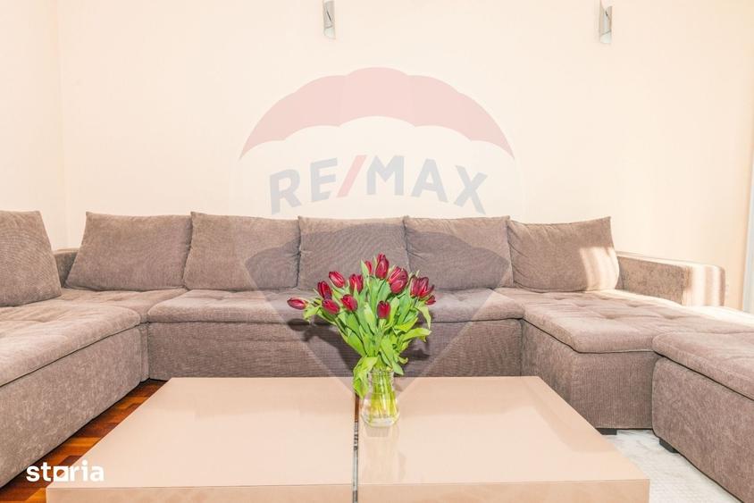 Casă cu 6 camere cu Teren 1071 Mp în Central