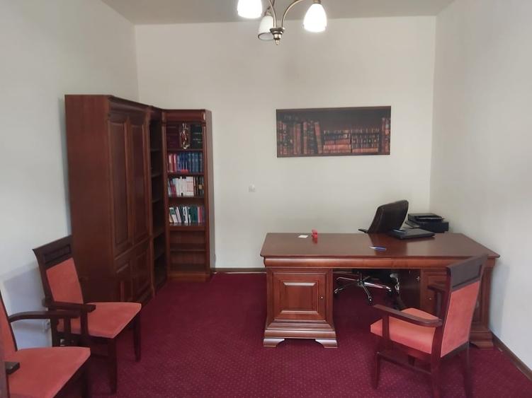 Apartament cu 3 camere decomandat, mobilat în Central