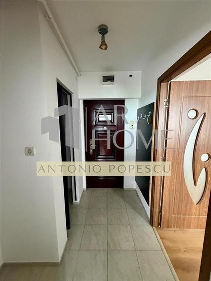Apartament cu 2 camere semidecomandat, mobilat în Sud