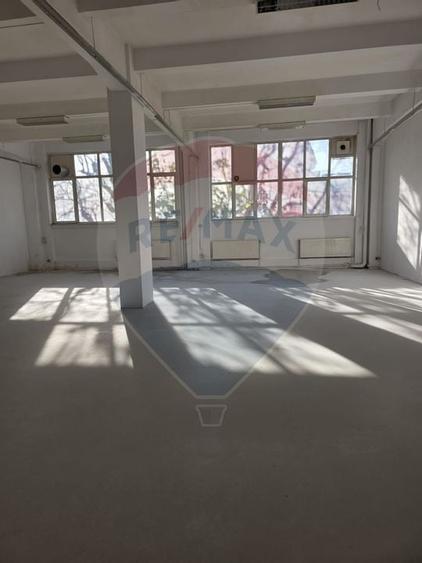 Spațiu comercial, de 170 mp, în Baicului