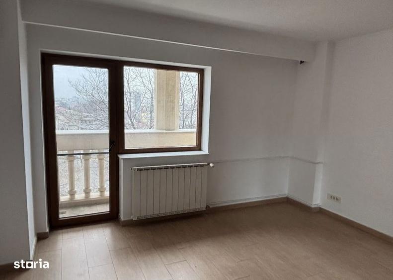 Apartament cu 3 camere în Est