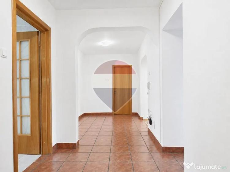 Apartament cu 3 camere decomandat în Gara de Nord