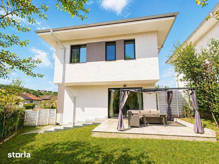 Casă cu 4 camere cu Teren 330 Mp în Podu Roș