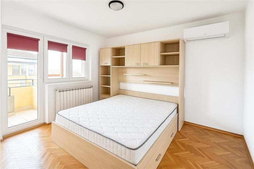 Apartament cu 3 camere decomandat în Rogerius