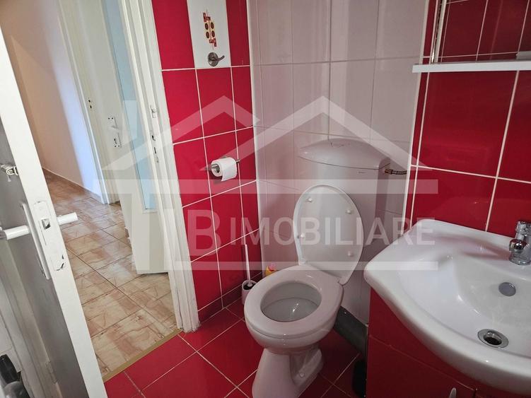 Apartament cu 3 camere decomandat în Cornișa