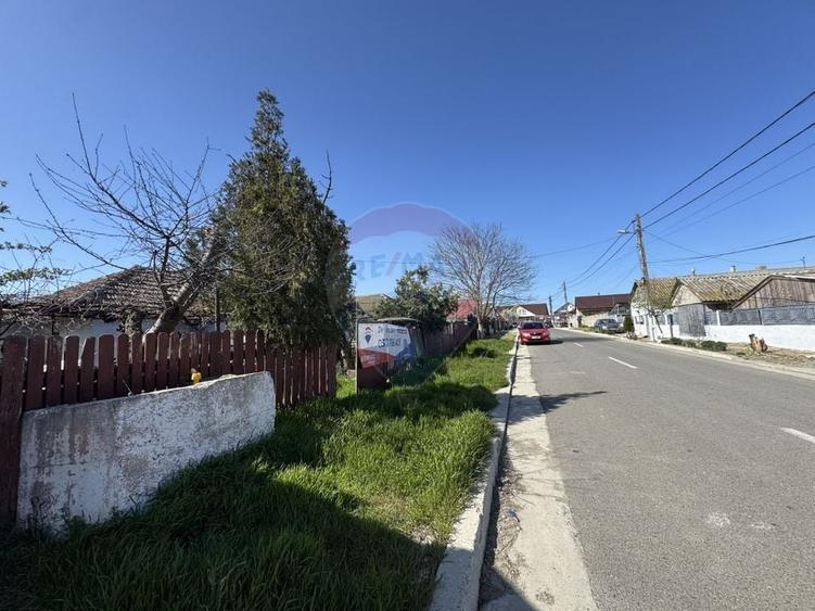 Teren Construcții intravilan de 2098 mp, în Lumina