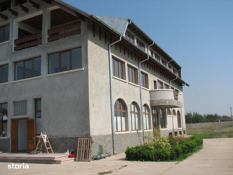 Casă cu 4 camere în Uiești