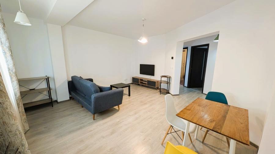Apartament cu 3 camere decomandat, mobilat în Nicolina