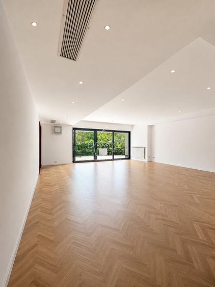 Apartament cu 3 camere semidecomandat în Primăverii