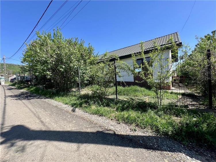 Casă cu 3 camere cu Teren 1200 Mp în Bârnova