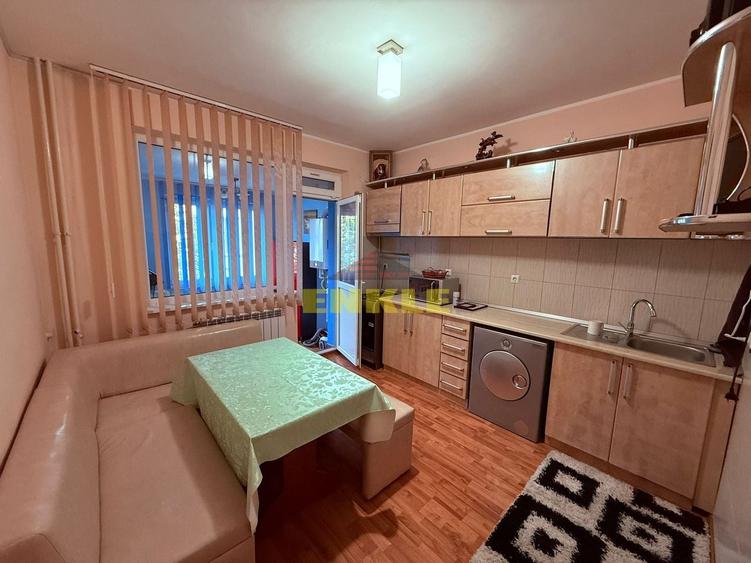 Garsonieră decomandată în Central