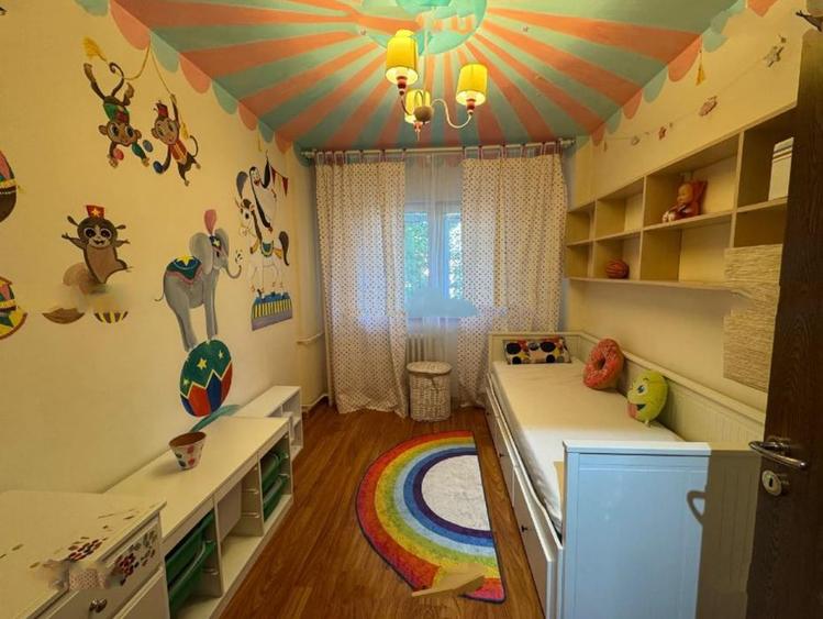 Apartament cu 3 camere semidecomandat în Câmpia Libertății