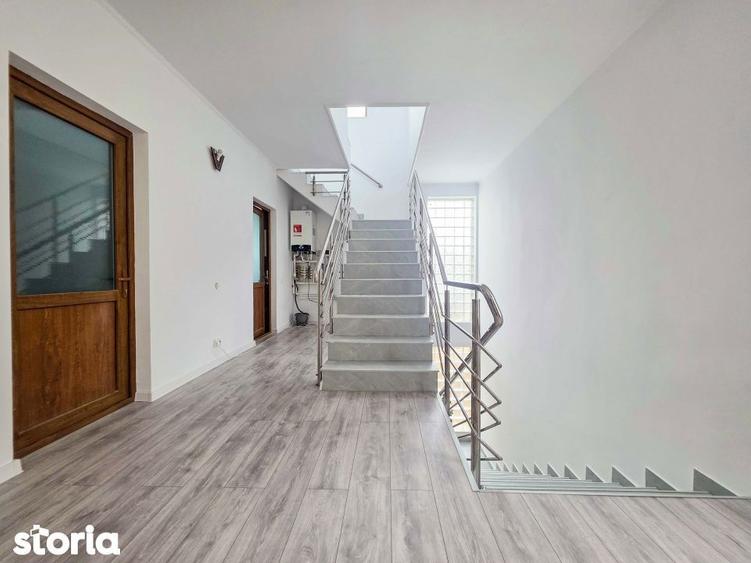 Casă cu 6 camere cu Teren 302 Mp în Valu lui Traian