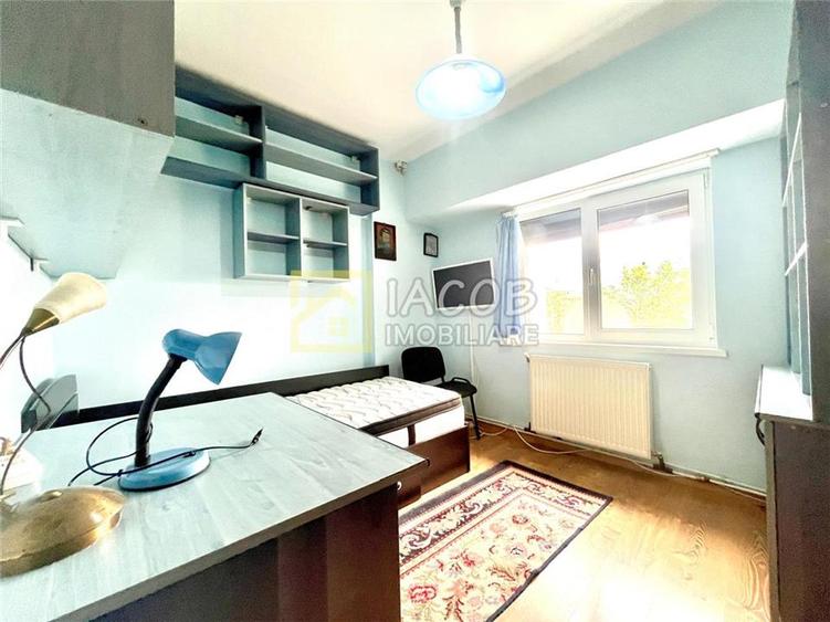 Apartament cu 3 camere decomandat în Central