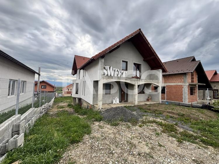 Casă individuală cu 5 camere cu Canalizare în Șura Mare