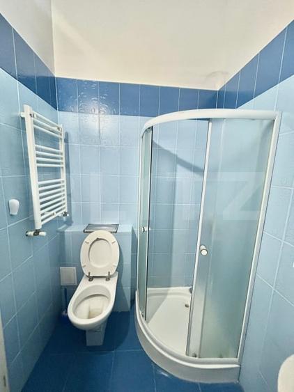 Apartament cu 5 camere semidecomandat în Central