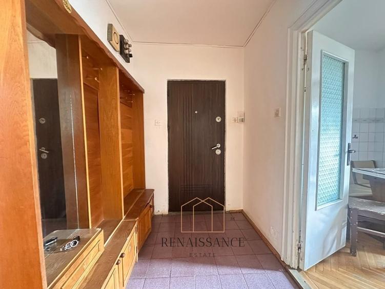 Apartament cu 3 camere decomandat, mobilat în Girocului