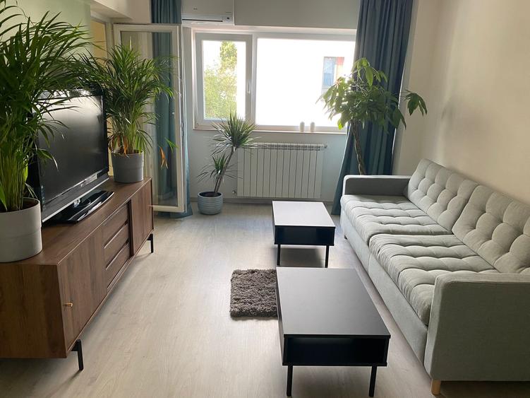 Apartament cu 2 camere semidecomandat în P-ța Universității