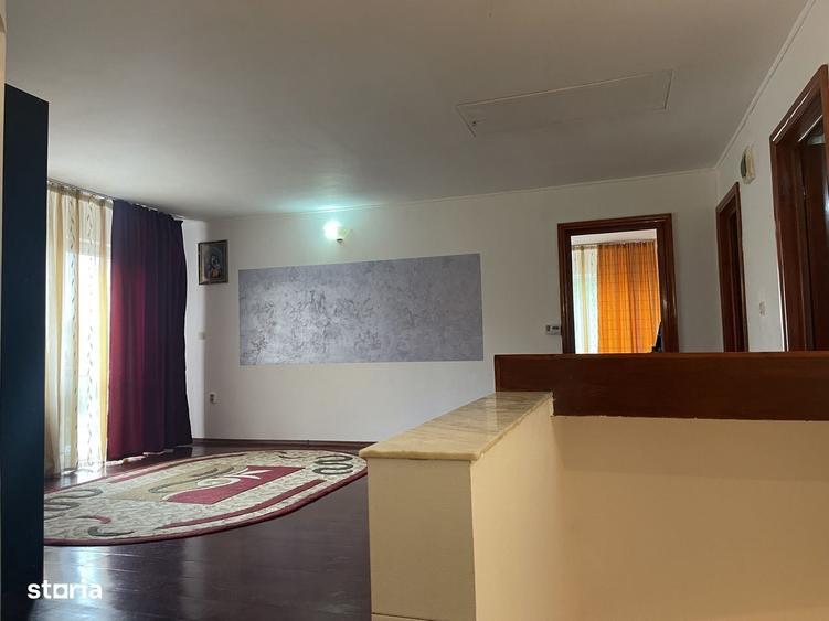 Casă cu 4 camere în Gara Veche