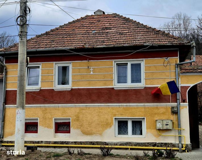 Casă cu 2 camere cu Teren 868 Mp în Bunești