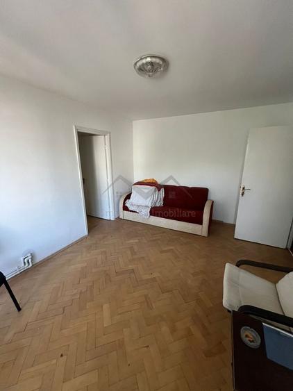 Apartament cu 2 camere semidecomandat în Podu Roș