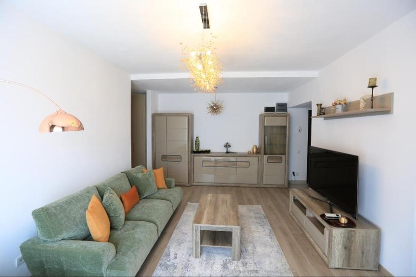 Apartament cu 2 camere semidecomandat, mobilat în Banu Manta