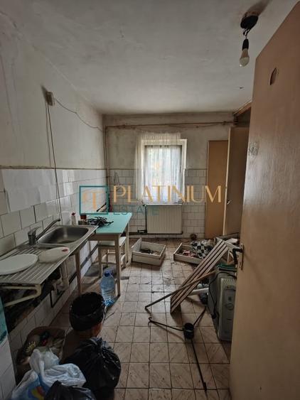 Apartament cu 2 camere semidecomandat în Aradului