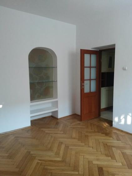 Apartament cu 2 camere semidecomandat, mobilat în Primăverii