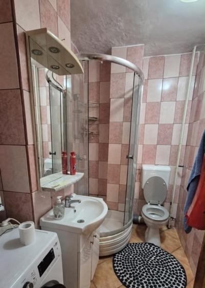 Apartament cu 4 camere semidecomandat în Crângași