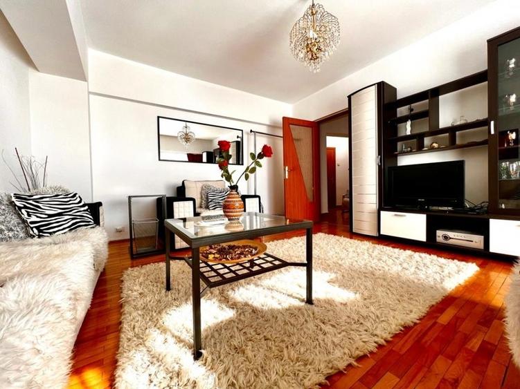 Apartament cu 2 camere decomandat, mobilat în P-ța Unirii