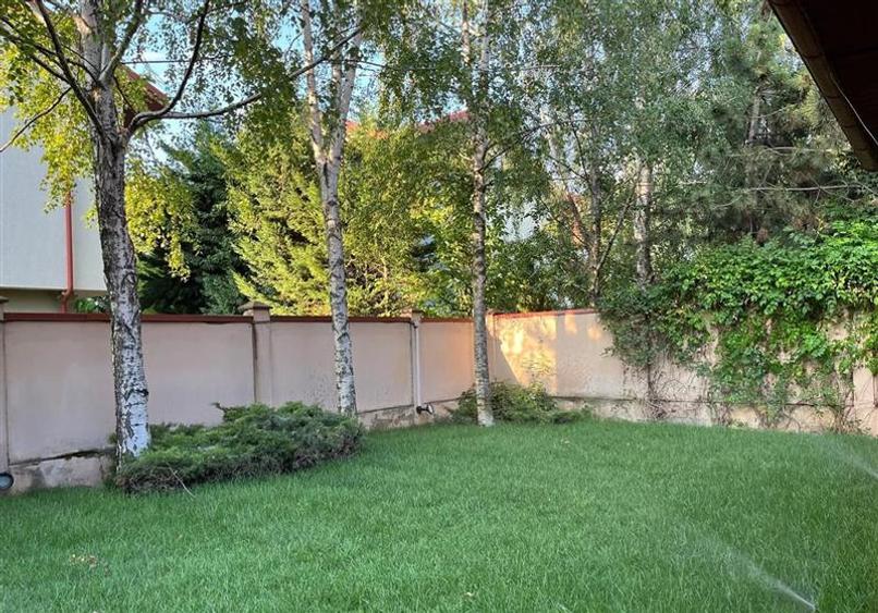Duplex cu 7 camere cu Canalizare în Iancu Nicolae