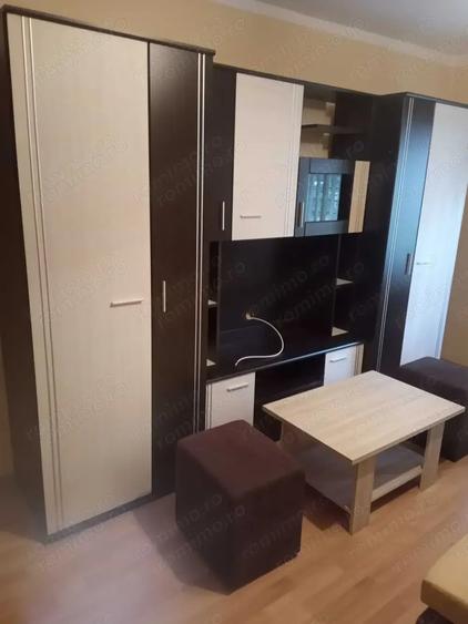 Garsonieră decomandată în Baba Novac