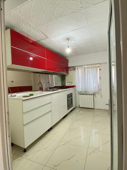 Apartament cu 3 camere semidecomandat în Central