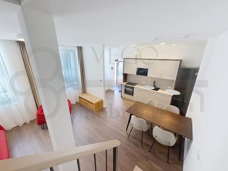 Apartament cu 3 camere semidecomandat, mobilat în Semicentral
