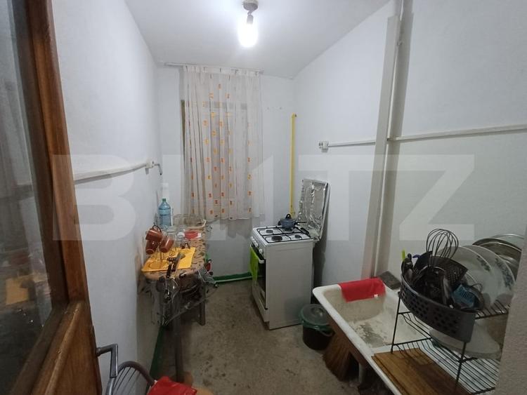 Apartament cu 2 camere - zona 9 Mai - 3