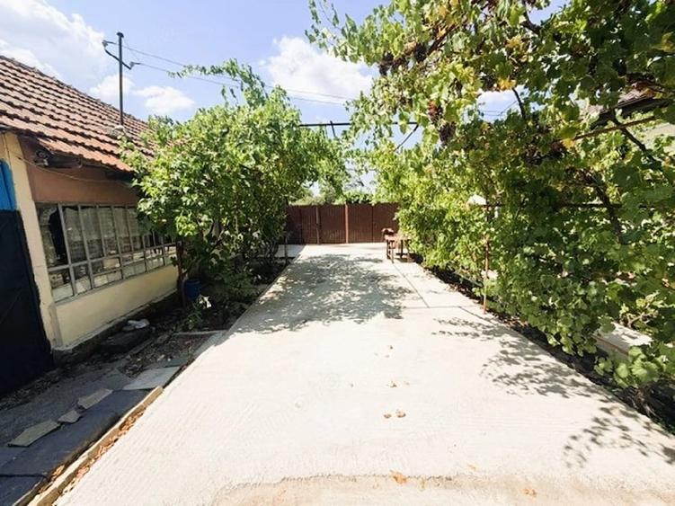 Casă cu 3 camere cu Teren 2252 Mp în Zorleasca