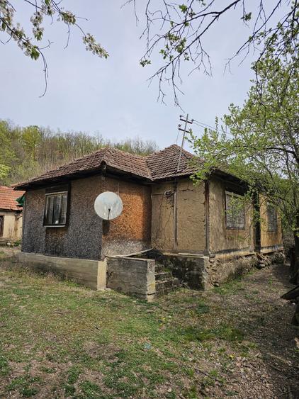 Casă cu 4 camere în Ciuntești