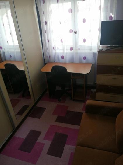 Apartament cu 3 camere semidecomandat în Central