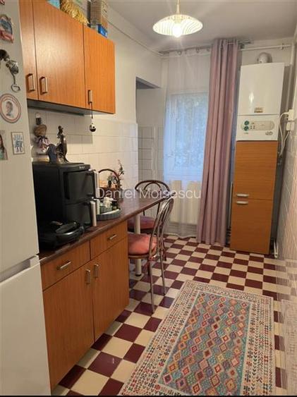Decomandat cu centrala propie, 42 mp, etaj 3 din 4