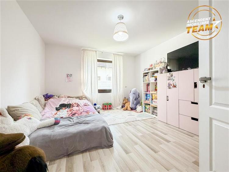 Casă individuală cu 4 camere cu Teren 800 Mp în Periferie