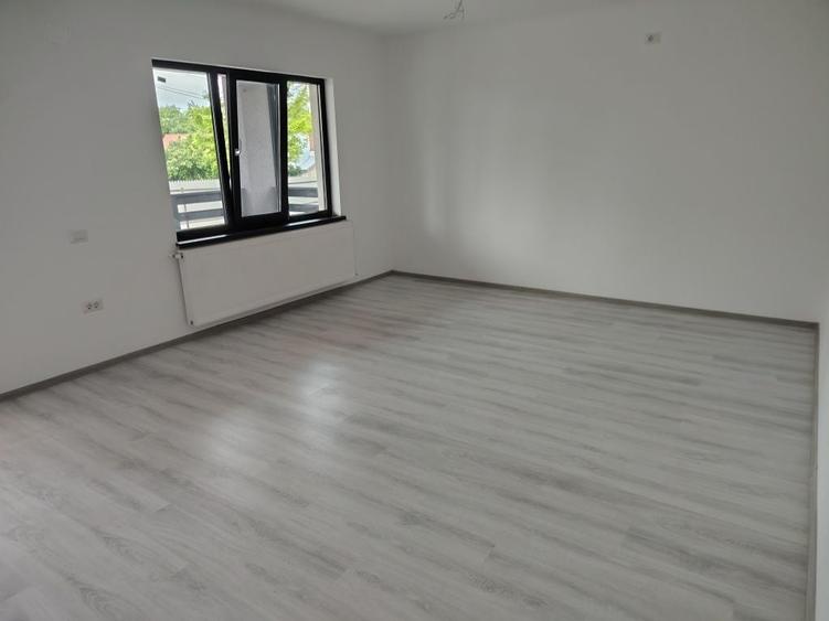 Casă cu 4 camere cu Teren 550 Mp în Braniștea