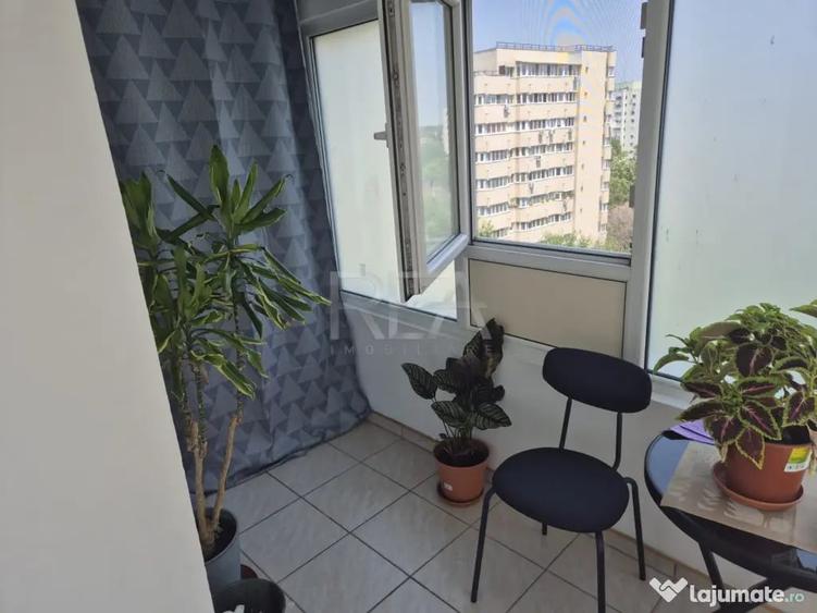 Apartament cu 3 camere semidecomandat în Colentina