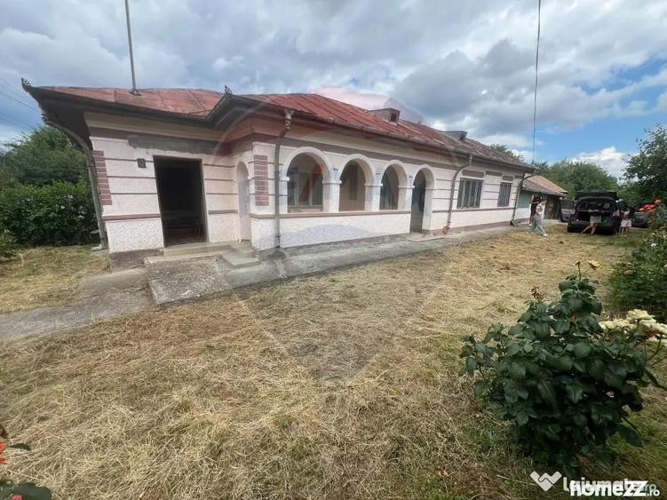 Casă cu 4 camere cu Teren 2366 Mp în Căiata