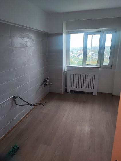 Apartament cu 3 camere decomandat în Lacul Tei