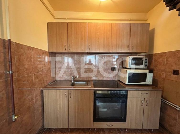 Apartament cu 3 camere semidecomandat, mobilat în Terezian