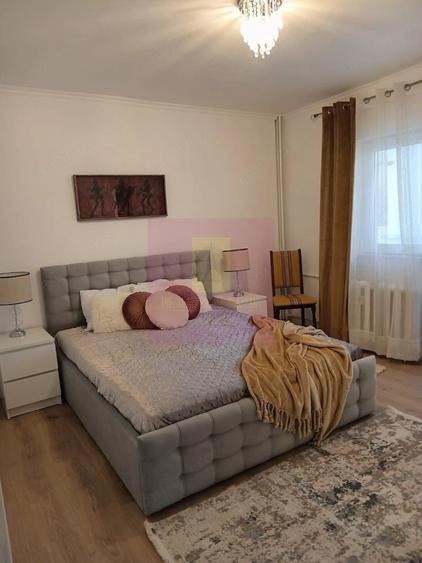 Apartament cu 3 camere decomandat în Panduri