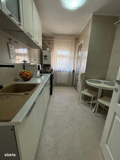 Apartament cu 4 camere decomandat, mobilat în Central